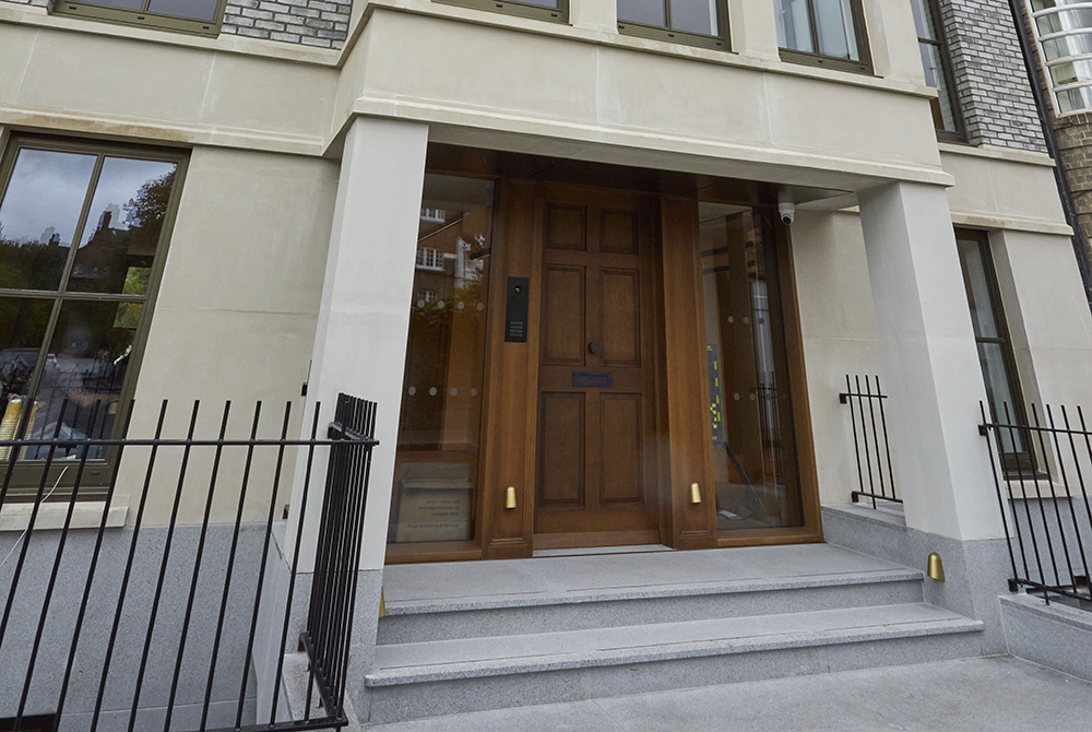 Cheyne Place Entrance